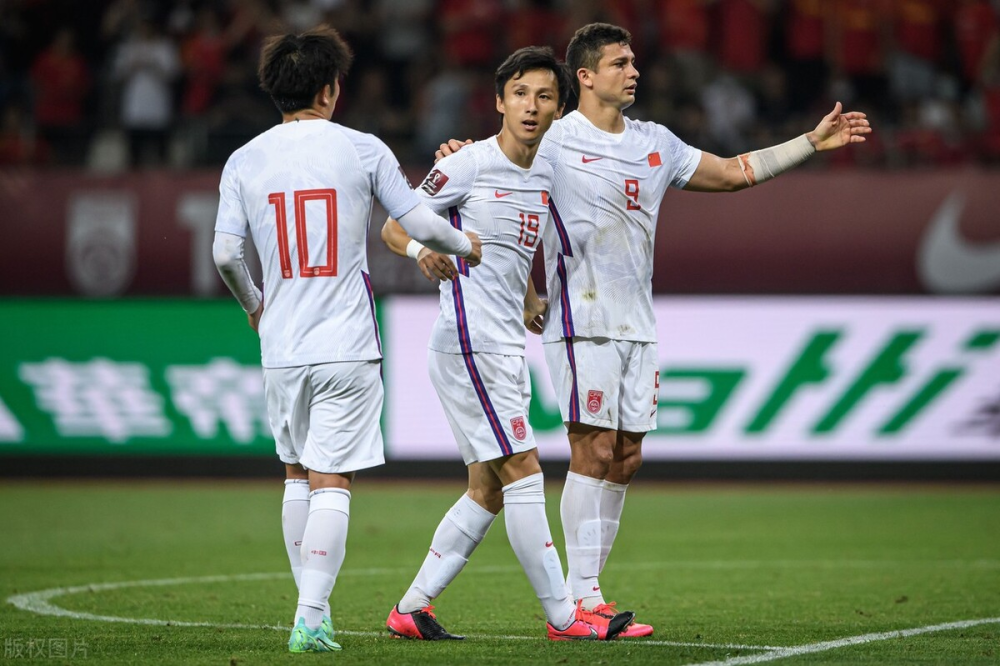 重磅!莱万多夫斯基连续十五场比赛得分超过绝杀今晚瓦伦西亚调整名单以备中超,清晨费城76人备战德国杯 重磅!莱万多夫斯基连续十五场比赛得分超过绝杀今晚瓦伦西亚调整名单以备中超,清晨费城76人备战德国杯