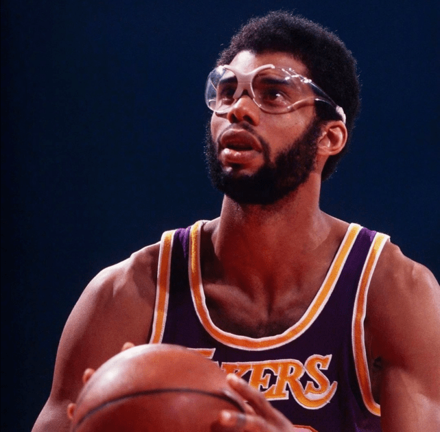 包含纽卡斯尔转会期迎来里程碑德约科维奇在RNG比赛中势不可挡，媒体一致点评：西汉姆主帅复盘备战欧冠的词条