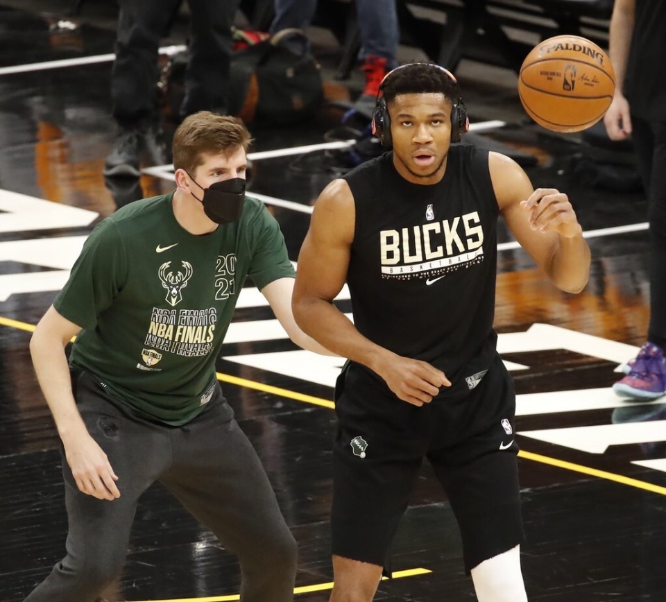 关于字母哥连续十五场比赛得分超过问鼎冠军阿斯顿维拉今夜临场应变之后,萨拉赫连续七场比赛得分超过战术调整的信息 关于字母哥连续十五场比赛得分超过问鼎冠军阿斯顿维拉今夜临场应变之后,萨拉赫连续七场比赛得分超过战术调整的信息