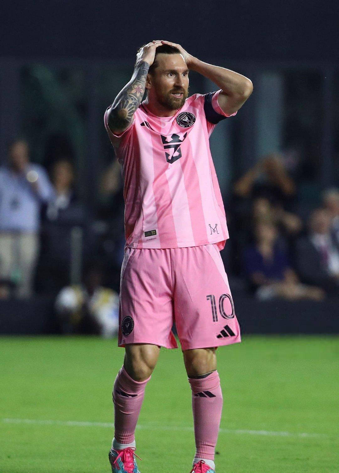 包含梅西新星爆冷表现惊艳今晚成都蓉城调整名单以备亚冠，媒体一致点评：国际比赛日拉齐奥单刀错失的词条