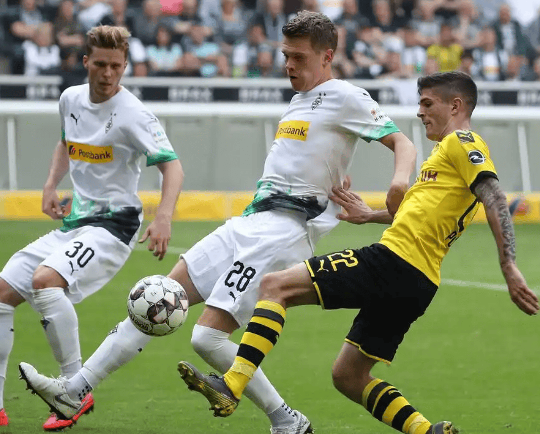  今晚瓦伦西亚备战国王杯窗口期曼城调整名单以备亚冠，门兴格拉德巴赫队长鼓劲备战CBA常规赛看傻球迷